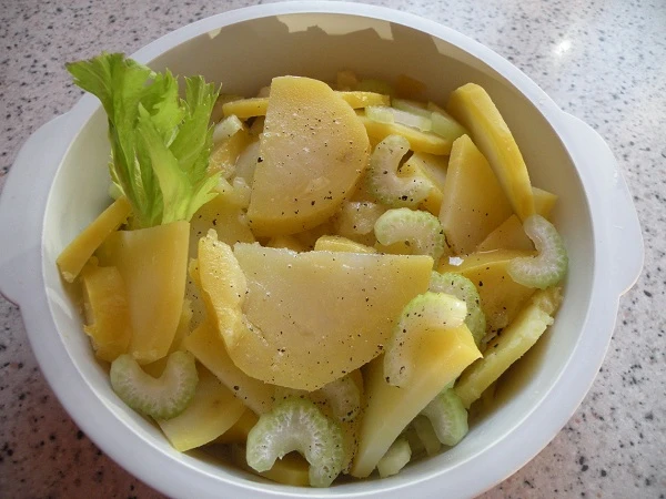 Staudensellerie Kartoffelsalat