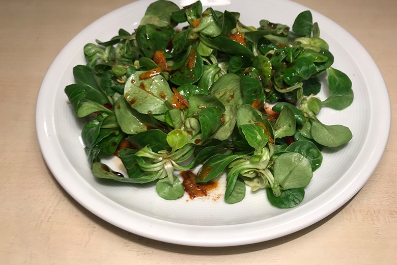 Vogerlsalat mit Orangenbalsamico