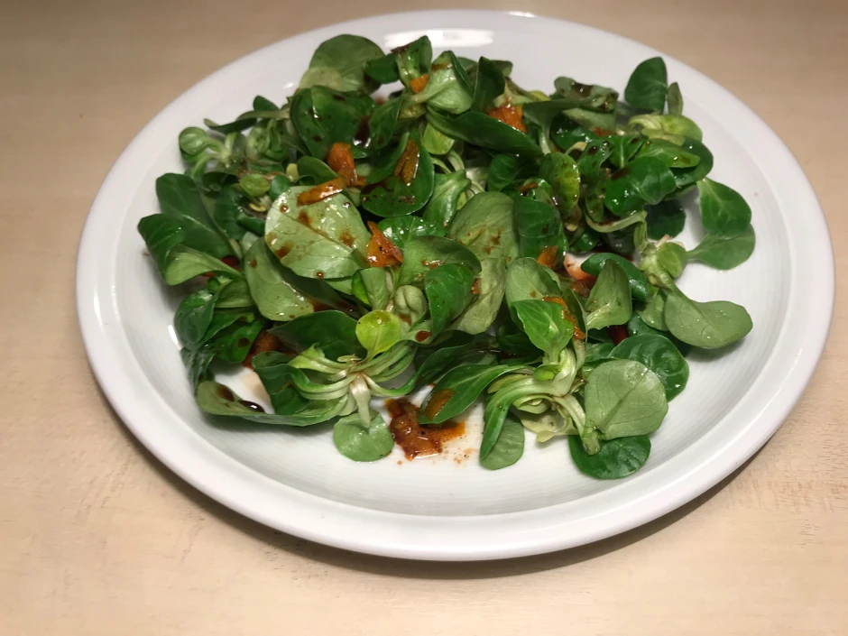 Vogerlsalat mit Orangenbalsamico