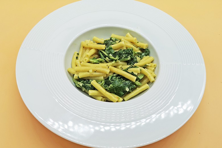 Pasta mit Mangold-Curry-Sauce