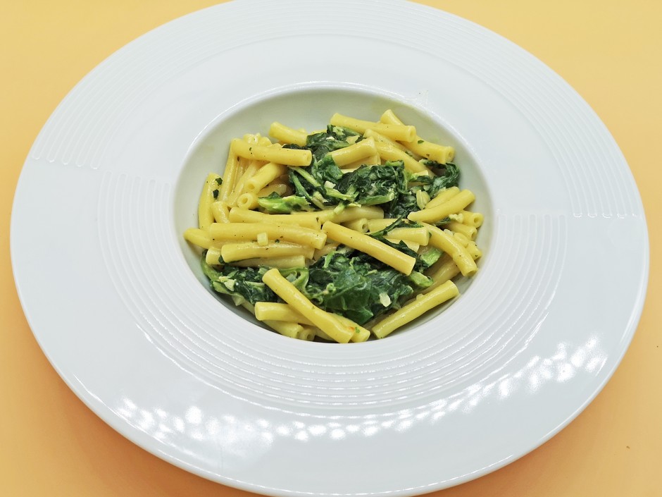 Pasta mit Mangold-Curry-Sauce