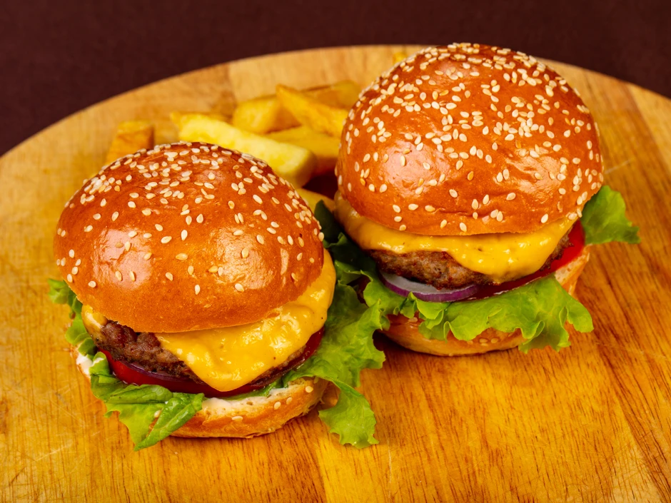 Hamburger mit geschmolzenem K&auml;se