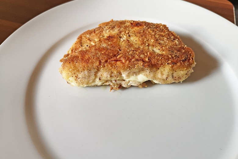 Camembert in Nusskruste