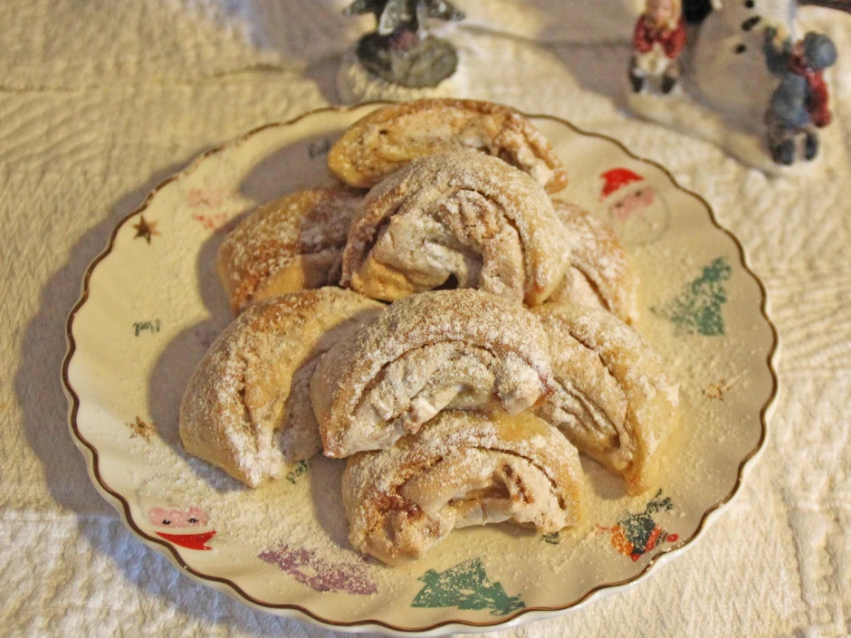 Burgenl&auml;nder Kipferl mit Dinkelmehl