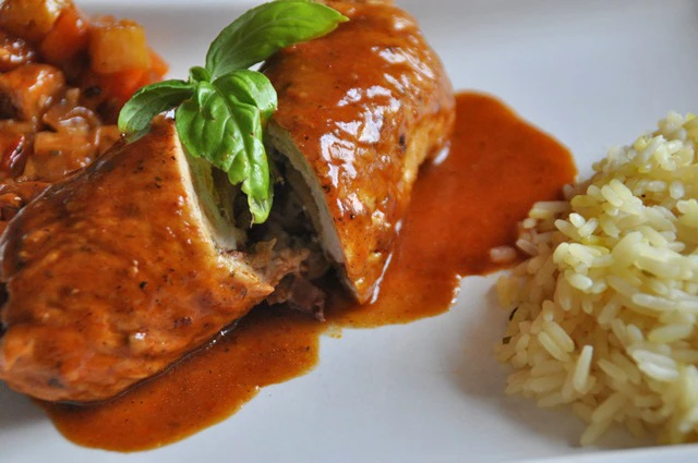 Schweinerouladen mit Champignonfüllung