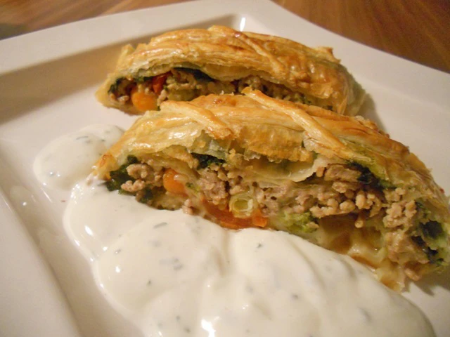 Gefüllter Blätterteigstrudel