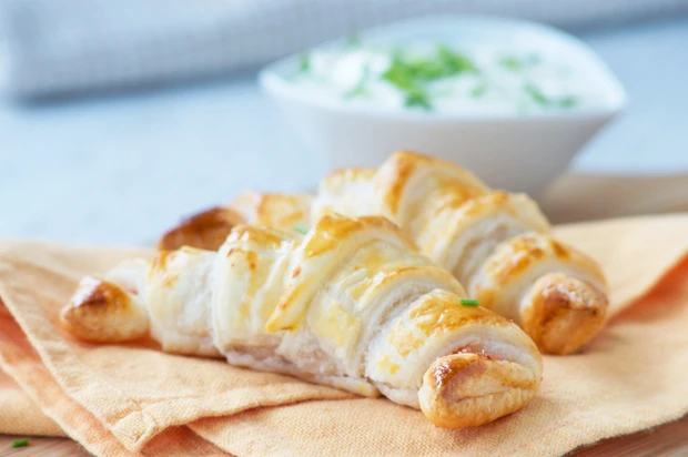 Bl&auml;tterteigkipferl mit F&uuml;lle
