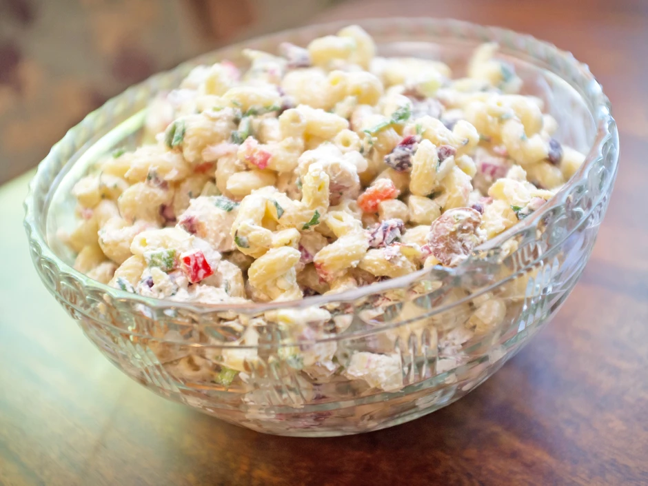 Nudelsalat mit Joghurt-Dressing