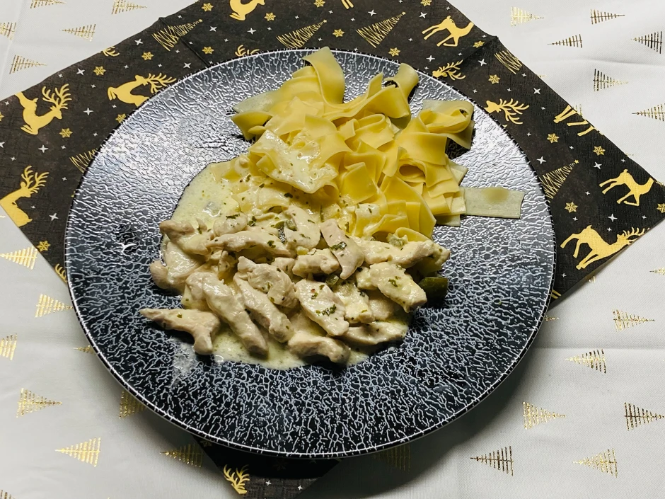H&uuml;hnergeschnetzeltes in Knoblauchrahm