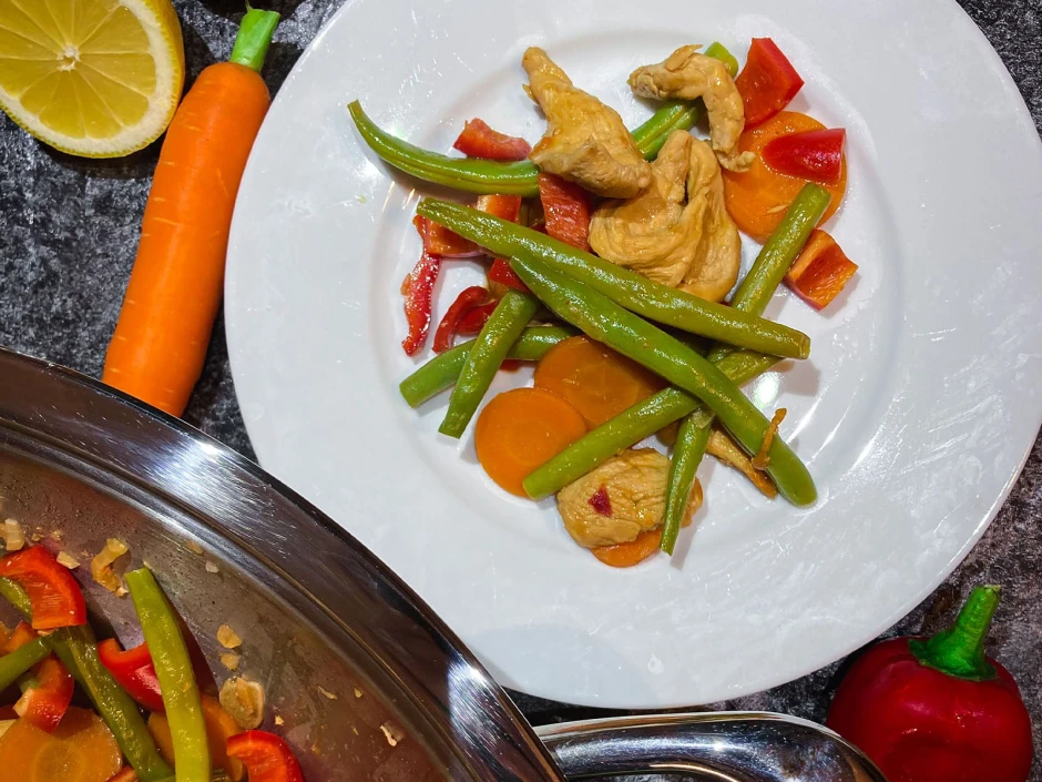 H&auml;hnchen - Bohnen Wok mit Paprika & Karotten