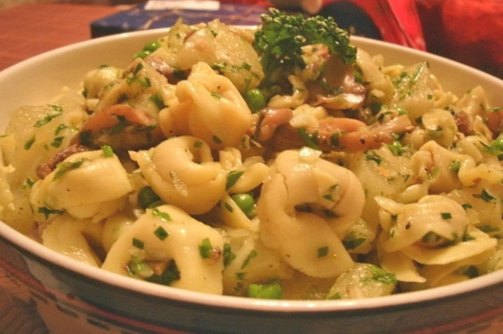 Tortellini-Ananas-Salat