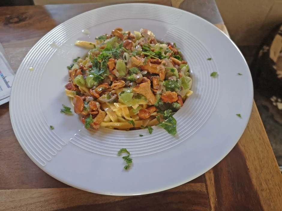 Bandnudeln mit Pilzen und Tr&uuml;ffel&ouml;l