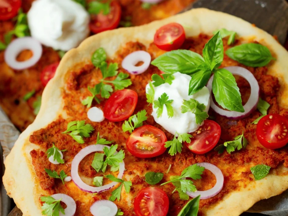 Lahmacun - t&uuml;rkische Pizza mit Faschiertem