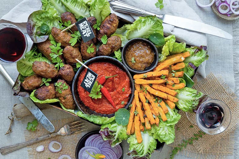 Low-Carb-Cevapcici-Platte