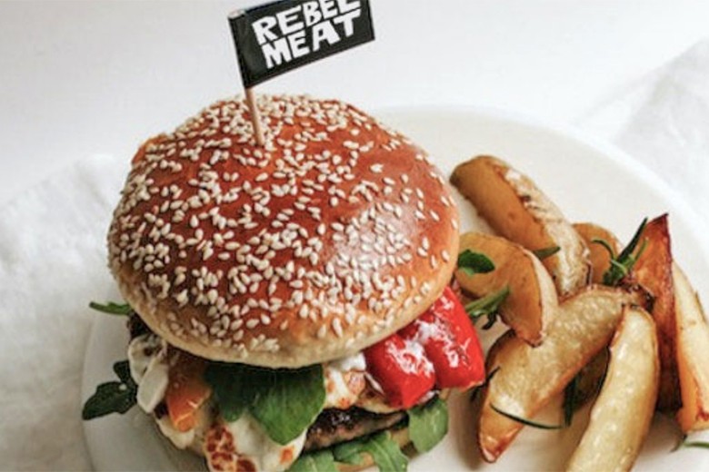 Griechischer Burger mit Halloumi