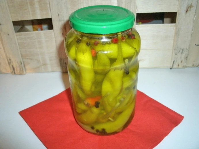 Eingelegte Pfefferoni