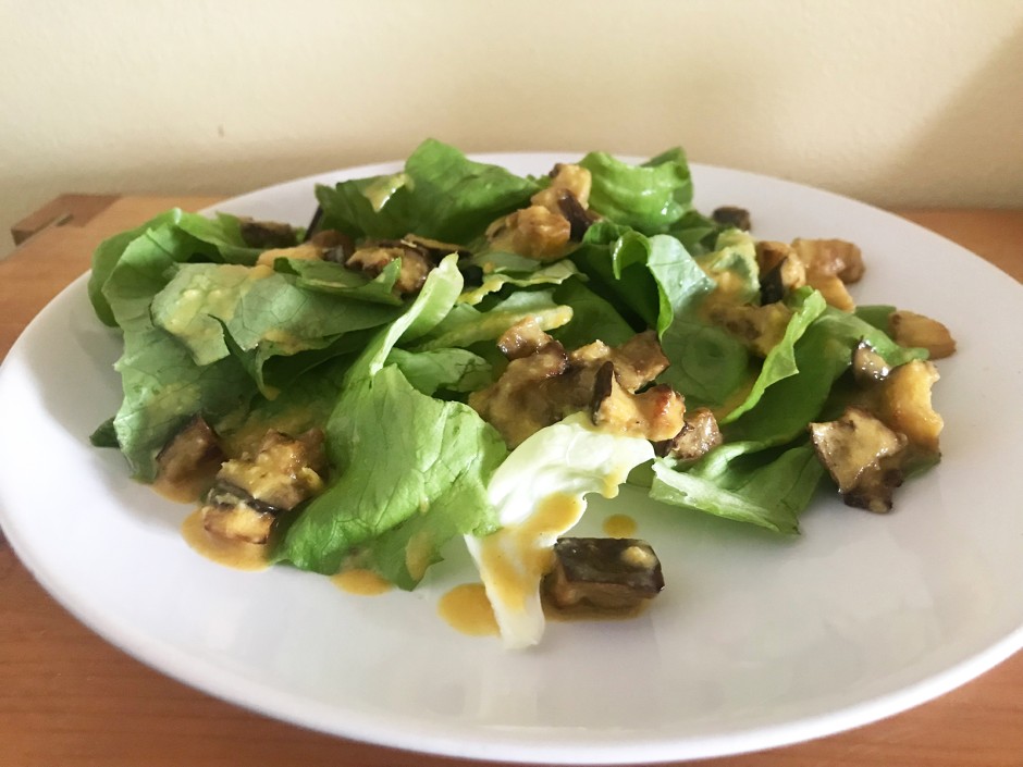 Häuptlsalat mit marinierten Melanzani