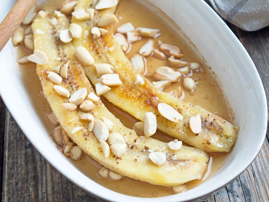 Gebackene Bananen mit N&uuml;ssen und Honig