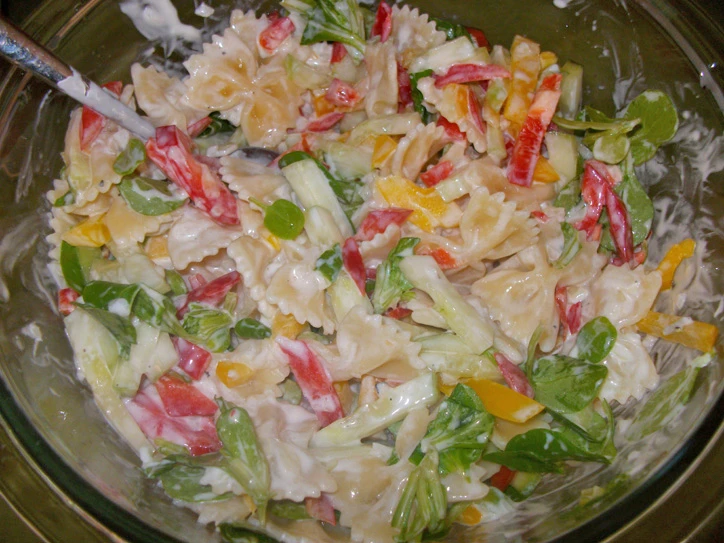 Farfalle-Salat mit Paprika