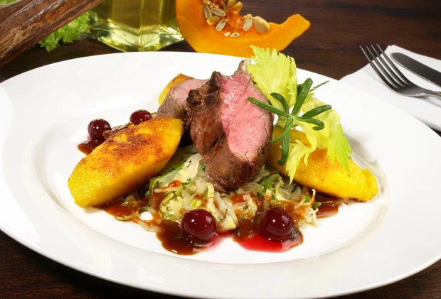 Rehfilet Cumberlandsauce mit Kürbisnocken