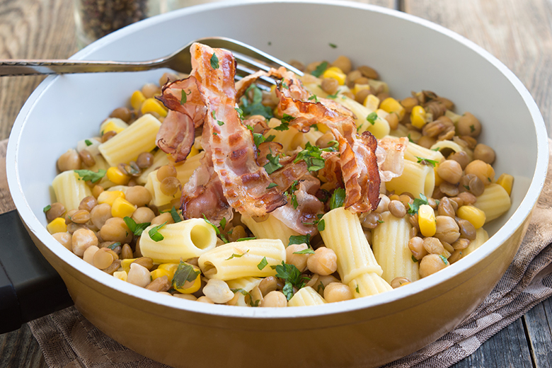 Linsen-Eintopf mit gebratenem Speck