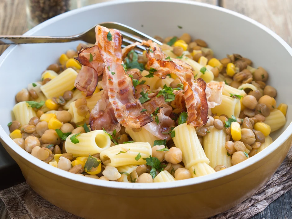 Linsen-Eintopf mit gebratenem Speck