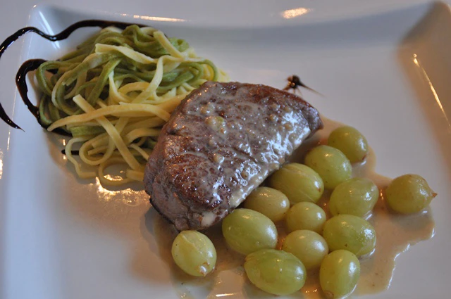 Kalbsfilet mit Trauben-Oberssauce