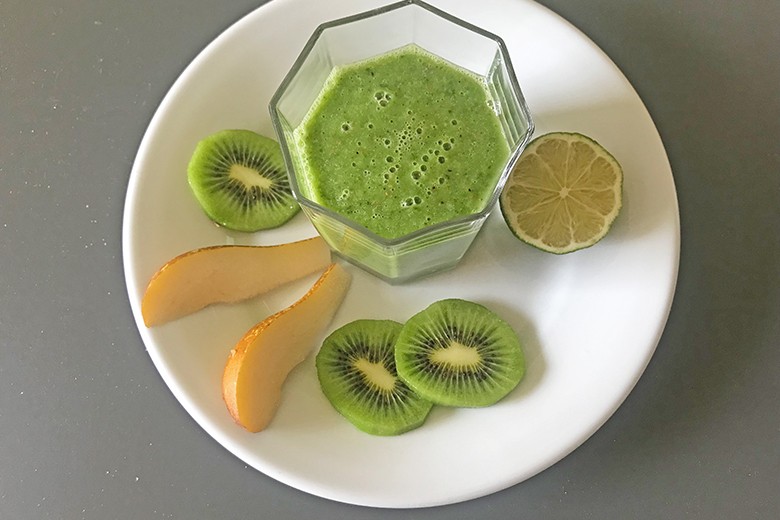 Fruchtiges grünes Smoothie