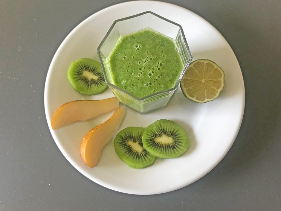 Fruchtiges grünes Smoothie