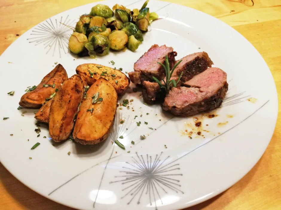 Lammrücken mit Rosmarin-Erdäpfel