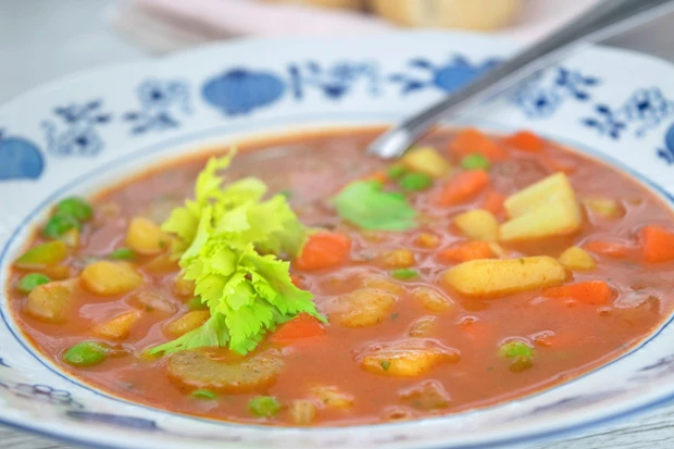Ungarische Erbsensuppe