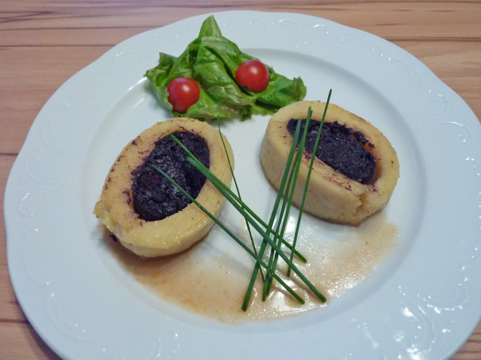 Erd&auml;pfelroulade mit Blunzn