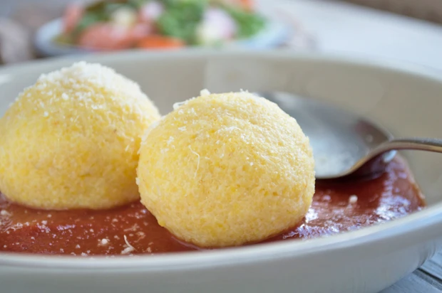 Maisgrießknödel