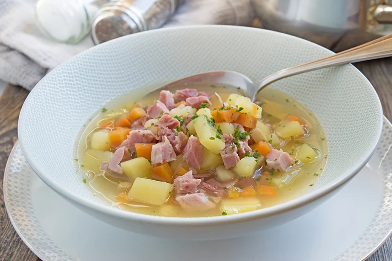 Gemüsesuppe mit Bauchfleisch