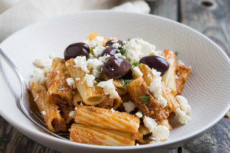 Pasta mit Oliven und Feta