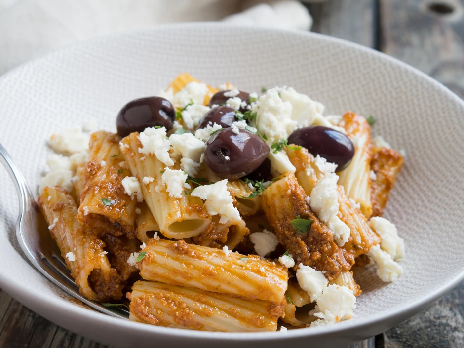 Pasta mit Oliven und Feta