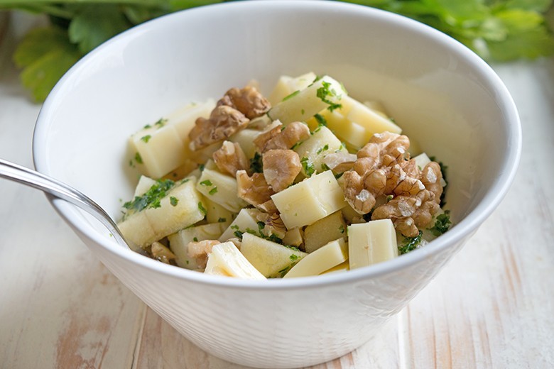 Käsesalat mit Birnen und Walnüssen