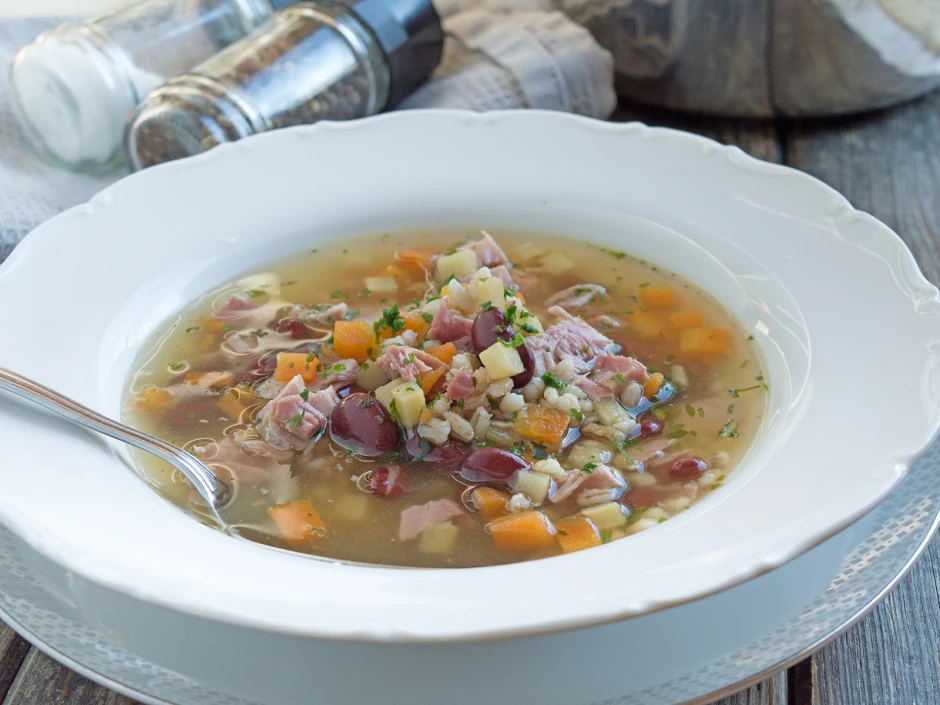 Selchripperlsuppe mit Gem&uuml;se