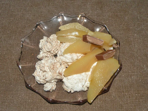 Nougatobers mit Birnenkompott