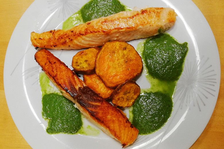 Lachsfilets in Rucolasauce