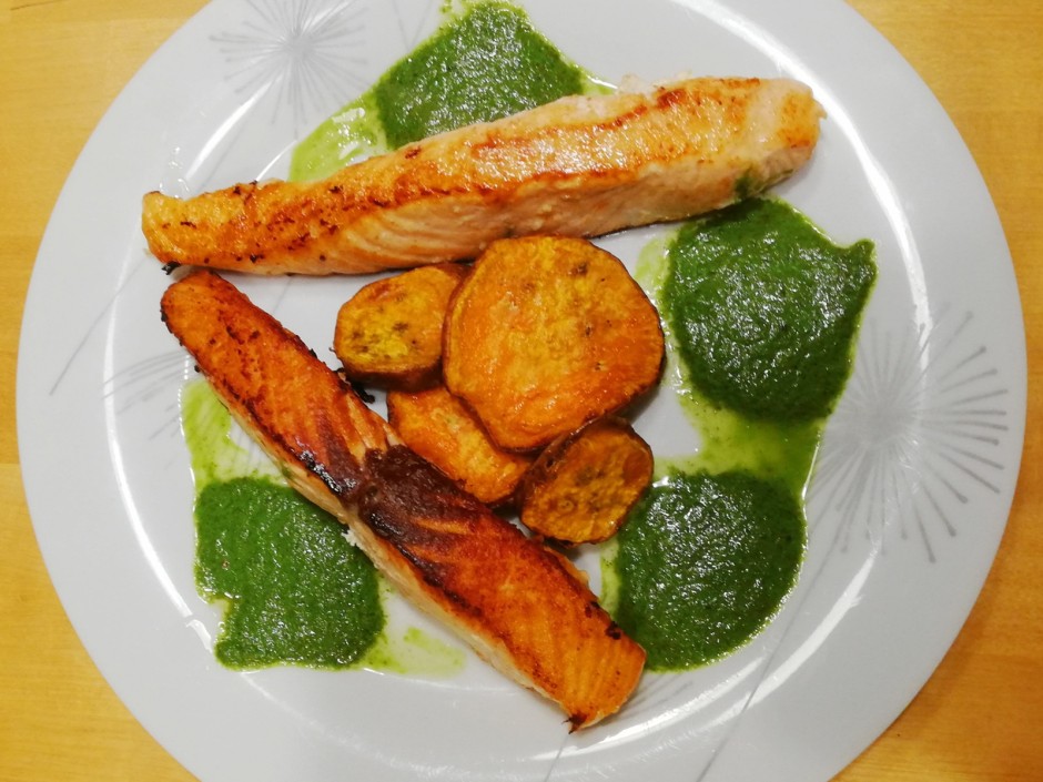 Lachsfilets in Rucolasauce