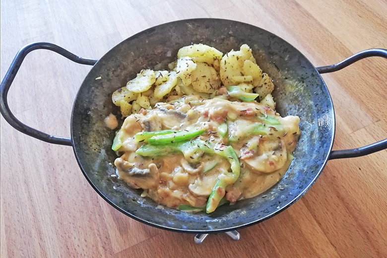 Rustikale Putenschnitzel mit Salzkartoffeln