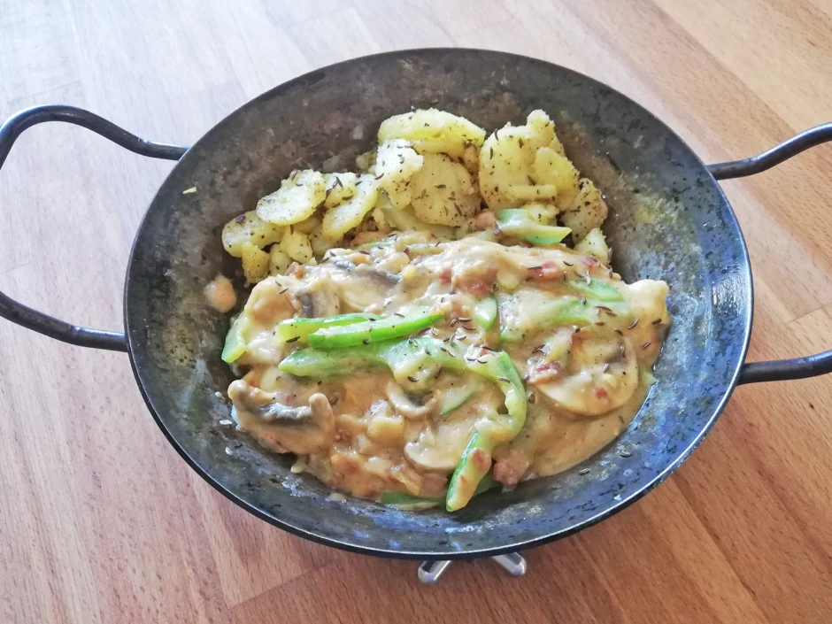 Rustikale Putenschnitzel mit Salzkartoffeln