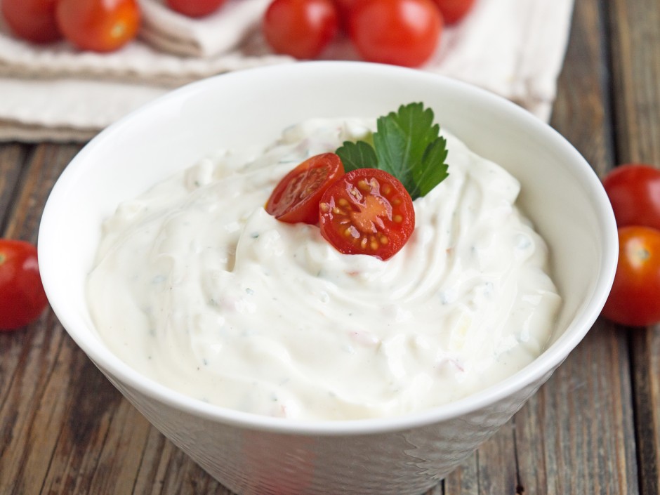 Frischkäse mit Tomaten
