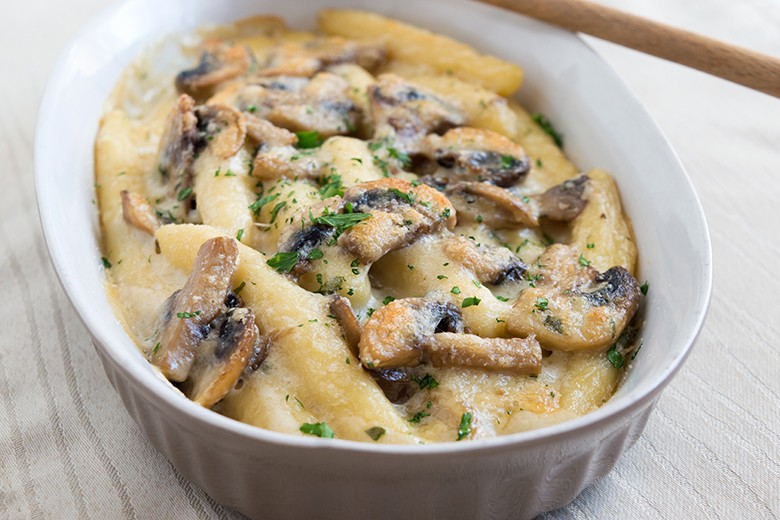 Überbackener Schupfnudel-Pilz-Lauch-Auflauf