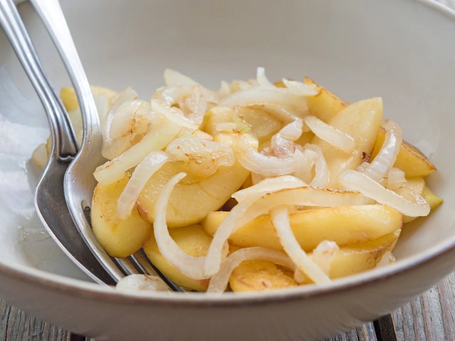 Glacierte Äpfel mit Schalotten