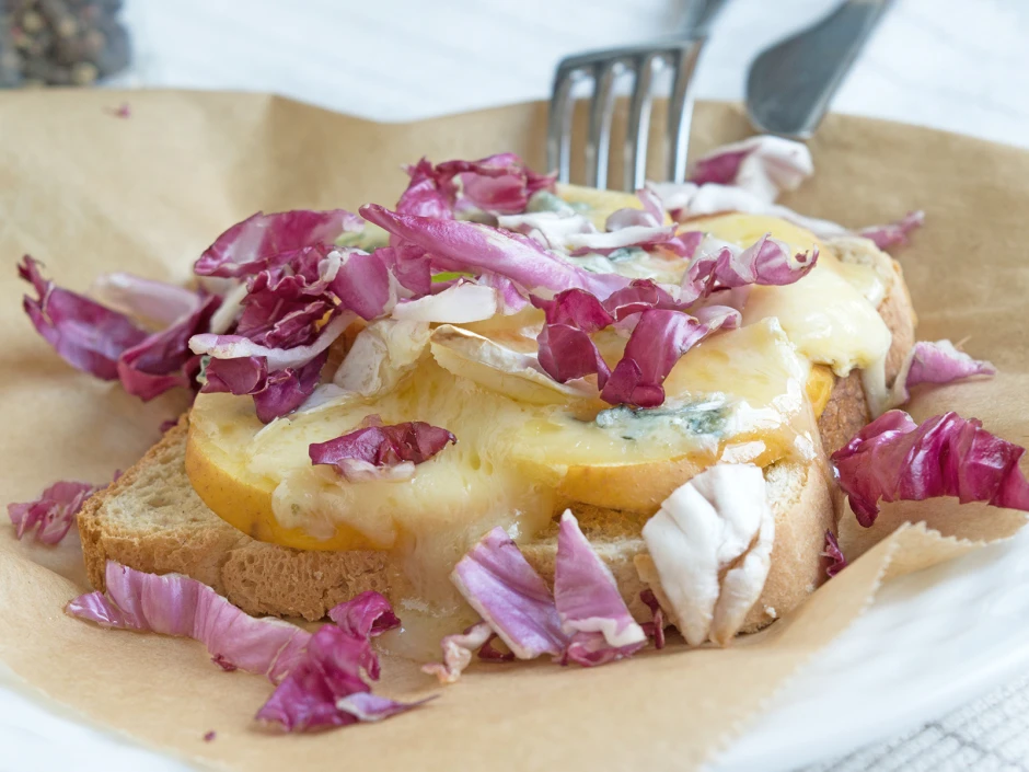Toast mit Blauschimmelk&auml;se und Radicchio
