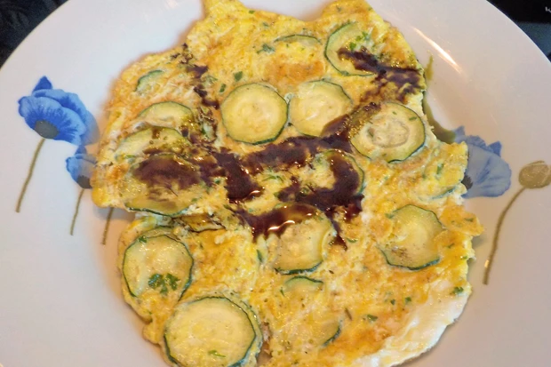Zucchini-Frittata mit Kürbiskernöl