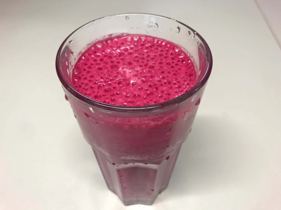 Rote Bananenmilch