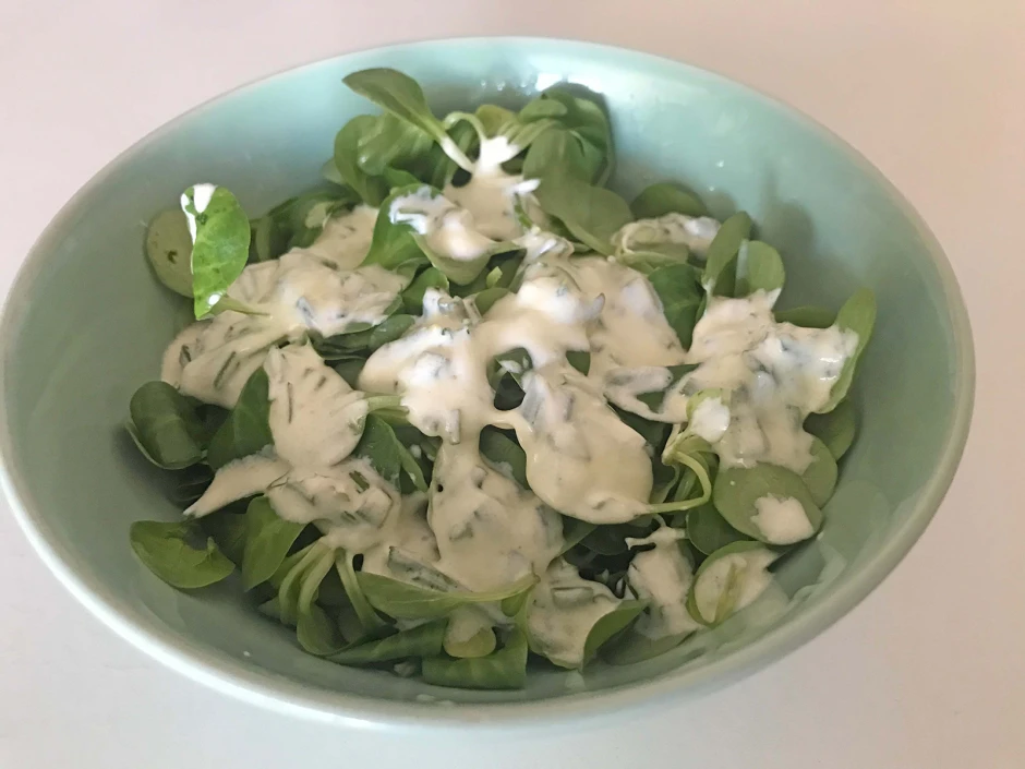 B&auml;rlauch-Sauerrahm-Dressing f&uuml;r Blattsalate